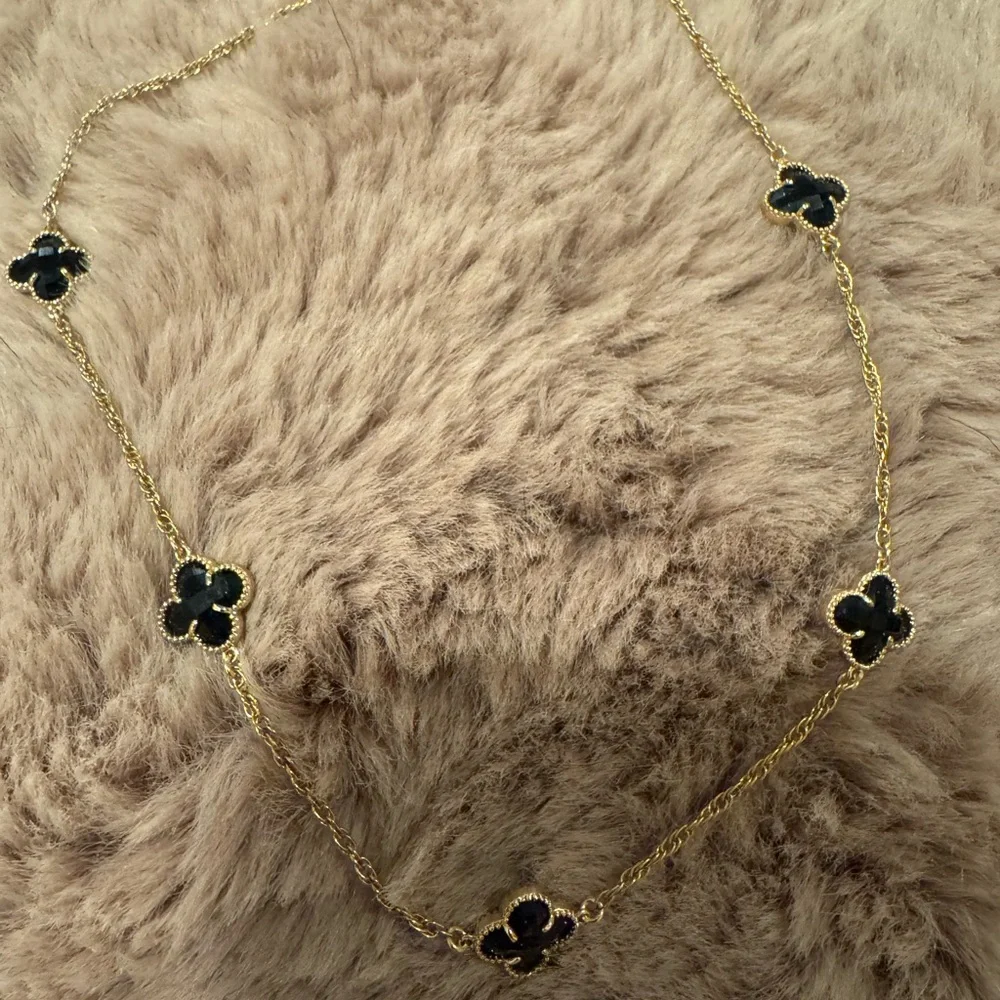 Elegant Gold and Black Clover Necklace 14 inch with extender - Picture 1 of 3
